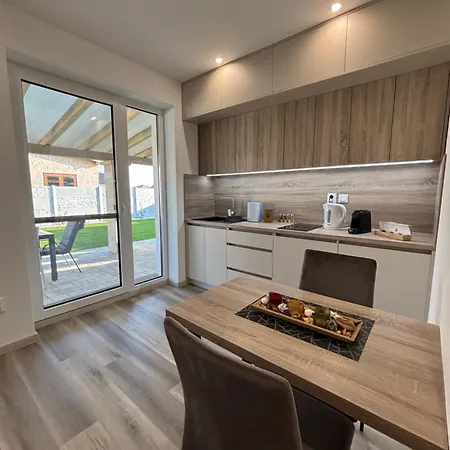 Royal Homes Apartman Naszvad